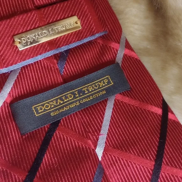 Donald J. Trump Silk Dress Tie classic red stripe - Picture 4 of 4
